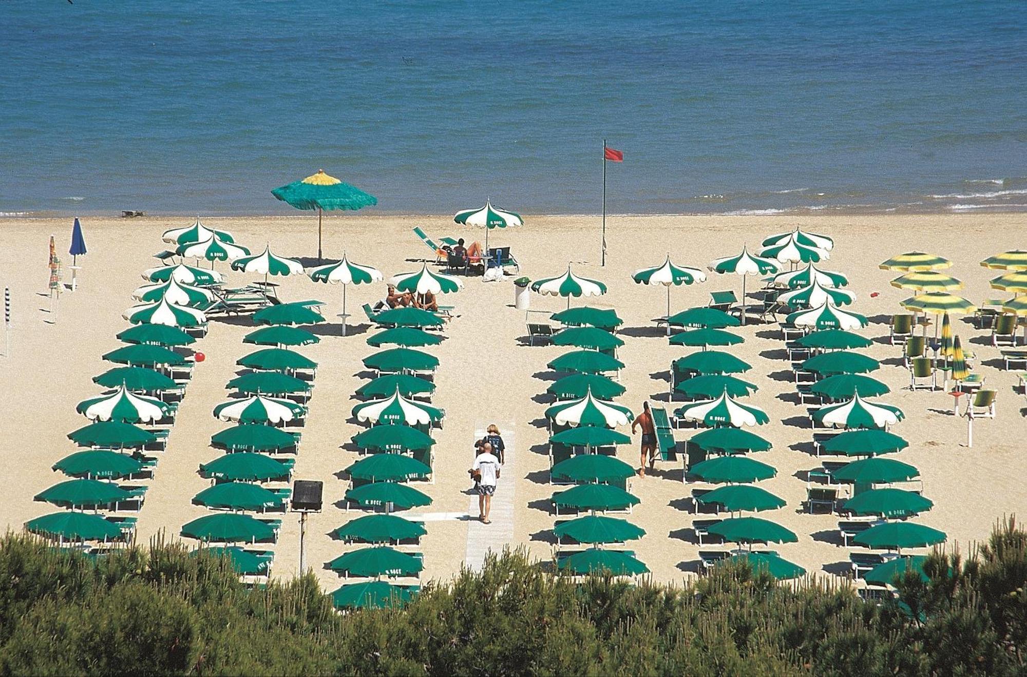 Hotel Doge Alba Adriatica Exterior photo