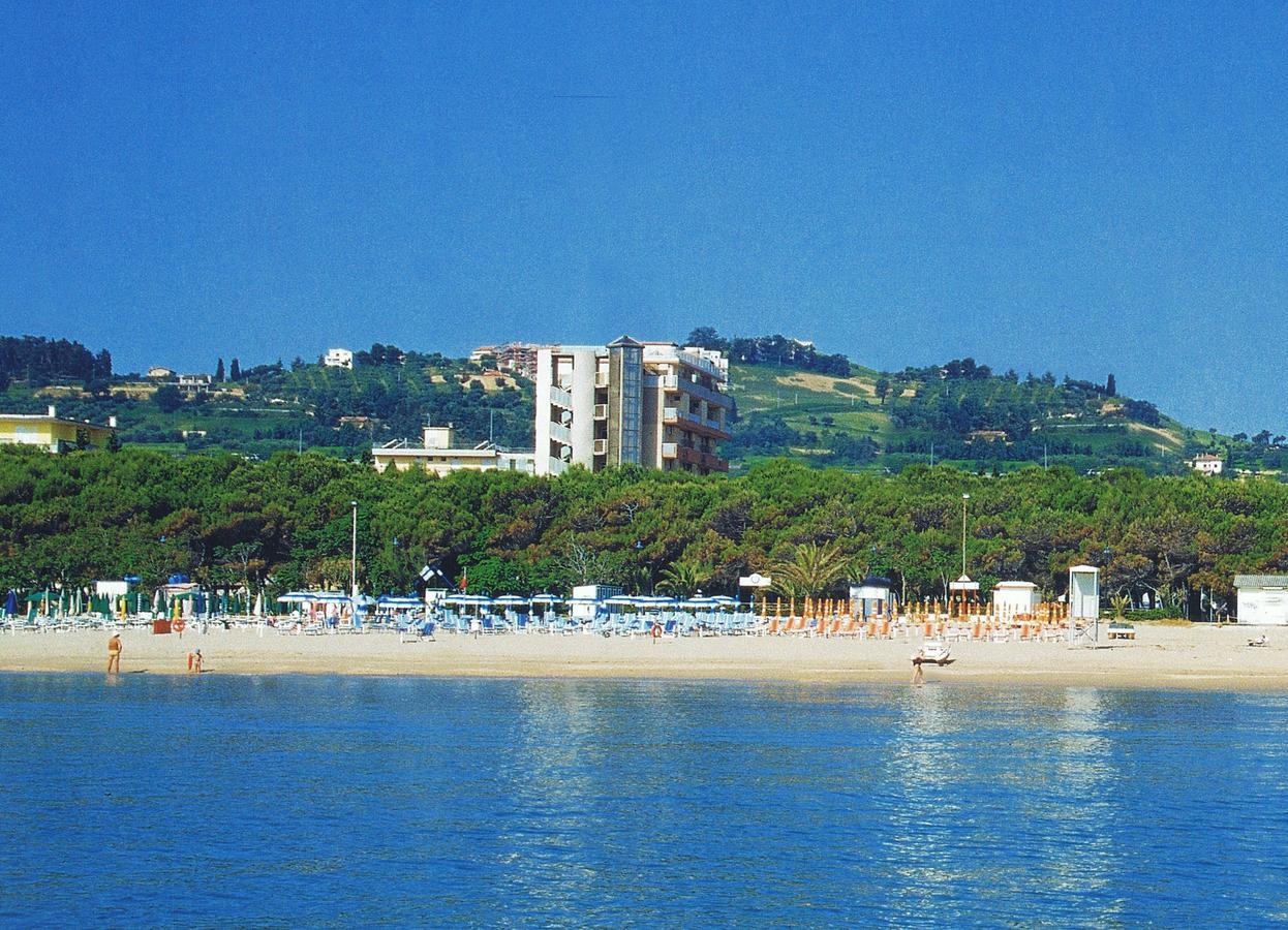Hotel Doge Alba Adriatica Exterior photo